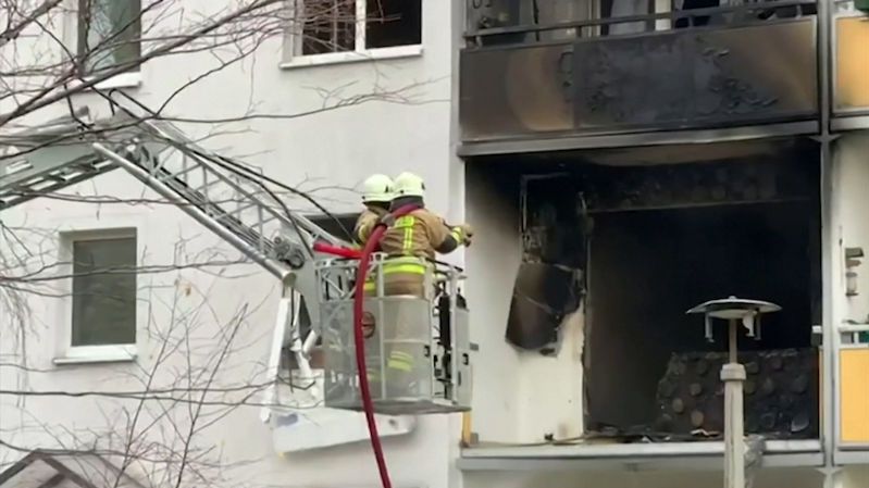 V Německu explodoval obytný dům, jeden mrtvý a 15 zraněných
